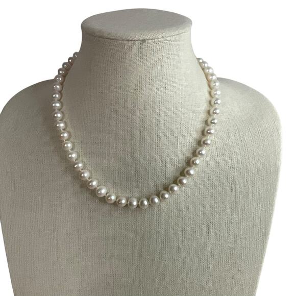 Cultured Freshwater Pearl Necklace 18” 14K Gold Clasp White Classic 7–8mm - Picture 2 of 9